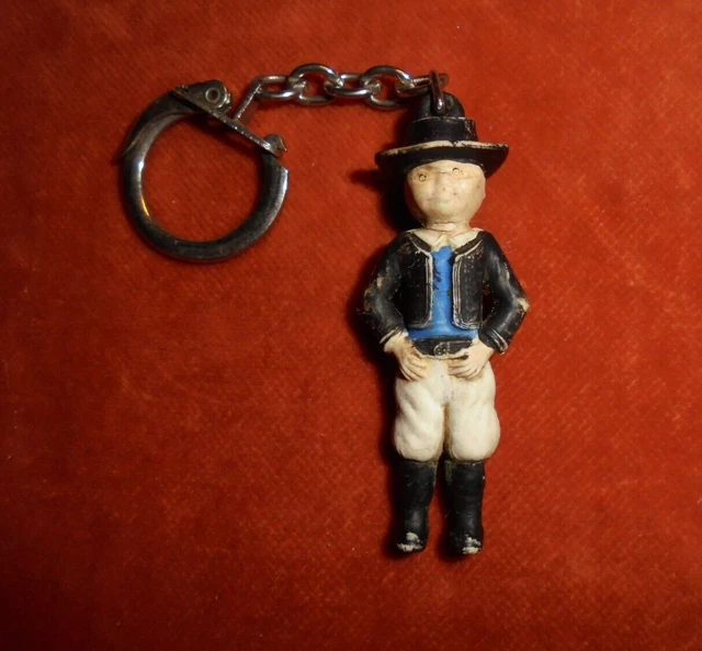 PORTE CLES KEYRING JOLIE figurine petit Breton en habit traditionnel 50 mm haut EUR 10 00 PicClick FR