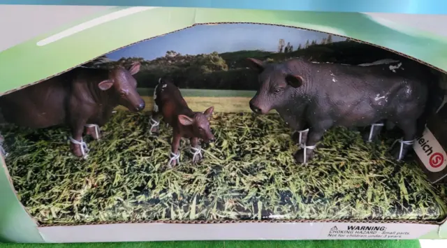 Schleich Farm Life Scenery Pack/ Aberdeen-Angus Cattle/ Bull, Cow, Calf/ #41316