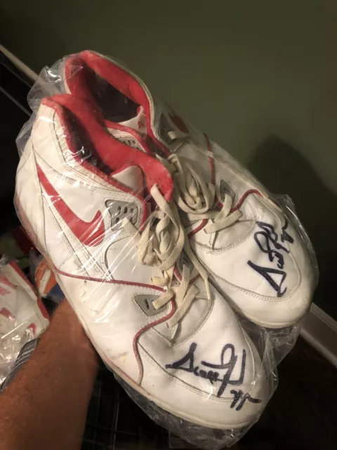 1997 Scottie Pippen Signed Game Used Nike Sneakers Shoes Beckett & MEARS COA