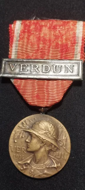 X25A* (REF760) Médaille militaire bataille de VERDUN guerre 14/18 french medal