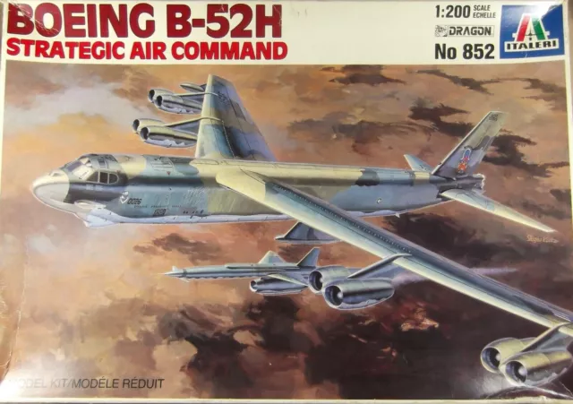 Italeri 852 Boeing B-52H Strategic Air Command 1:200 NEU mit OVP