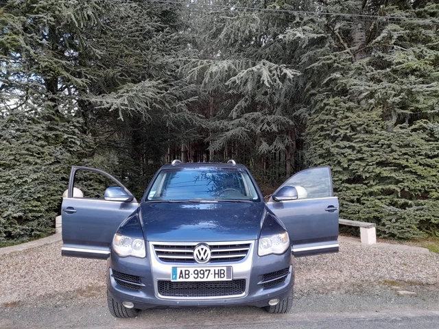 voiture réelle VW Touareg Turbo V 6 cylindres  Carat Tryptonic  3 litres