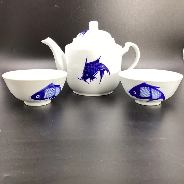 Vintage Koi Fish Teapot With Lid & Two Cups Chinese Porcelain Blue & White