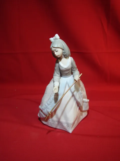 Lladro Jolie Porcelain Figurine 5210 Missing Umbrella 7" tall Stamped