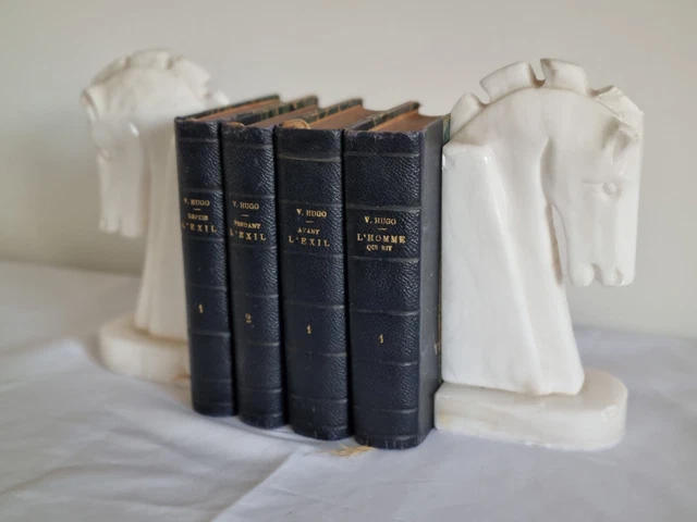 Serre-livres Miniature Tête De Cheval Pour Maison De Poupée 1/12 - Lot Avec 4 Petits Livres