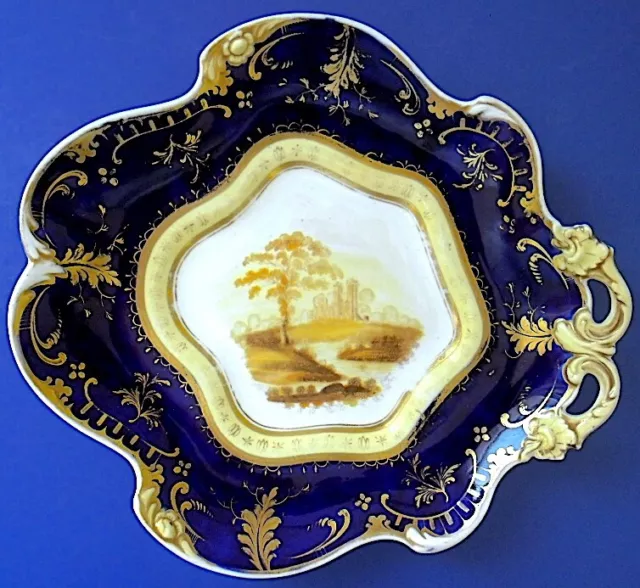 Vieux-Paris : paire de plats en porcelaine à décors paysagers. 2