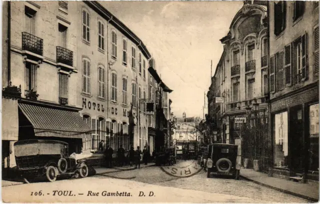CPA TOUL Rue Gambetta MEURTHE et MOSELLE (101943)