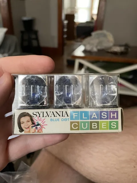 Sylvania Blue Dot Flash Cubes, (1) Pack of 3 Cubes, 12 Flashes