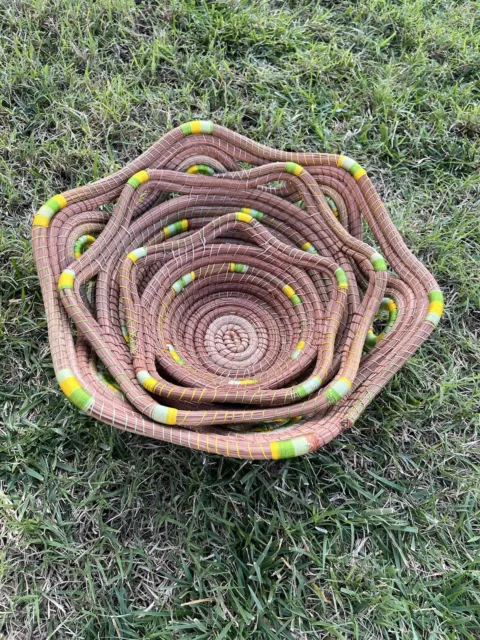 Juego de cestas de aguja de pino para criada