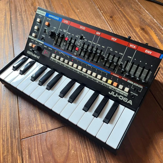 ROLAND BOUTIQUE JU-06A Keyboard Synthesizer with K-25m 25-Key