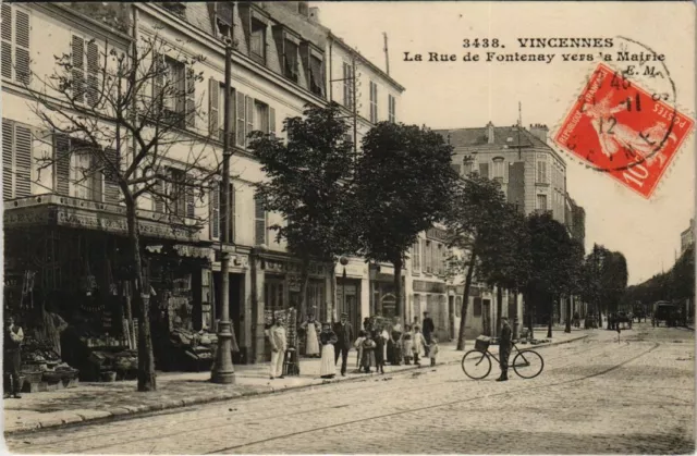 CPA VINCENNES La Rue de Fonteny towards a Mairie (65709)