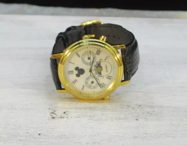 Men's Mickey Mouse Chrono Moon Phase Watch! Men's Mickey Mouse Chrono Moon Phase Watch!