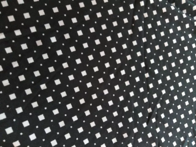 Coupon de tissu jersey maille fine noir et blanc 170 x 165