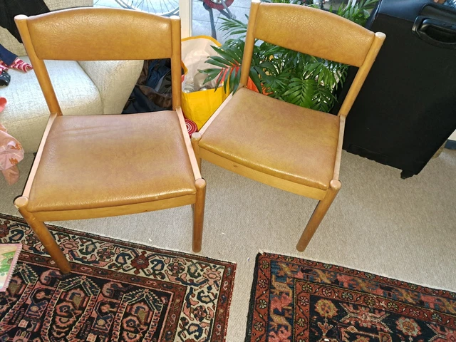 3 COMFY ANTIQUE chique leather upholstered chairs great condition
