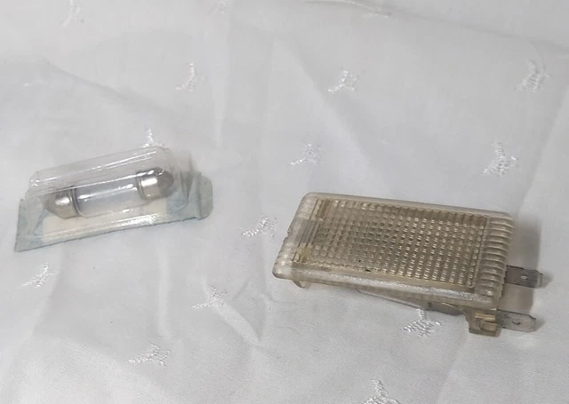 Mercedes benz 300d 240d w123 dash glove box interior courtesy light 123 280E