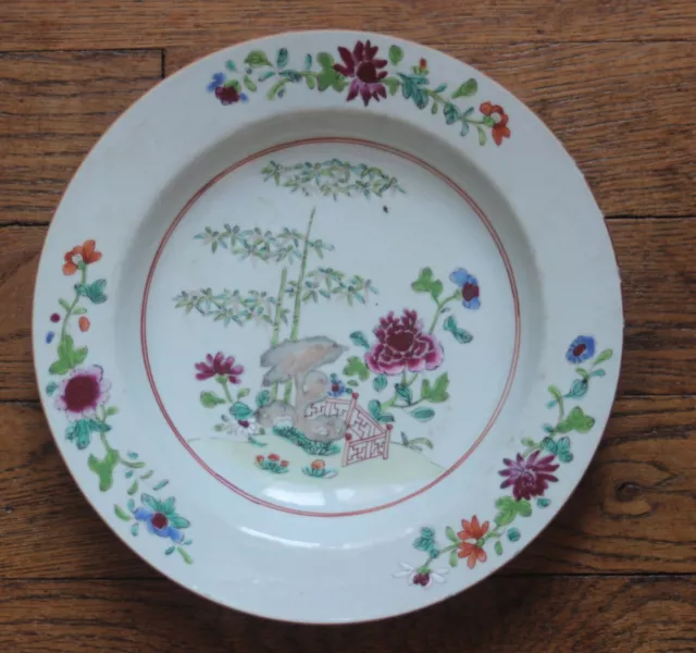 Assiette creuse, Porcelaine - Compagnie des Indes Famille Rose Qianlong - XVIIIe