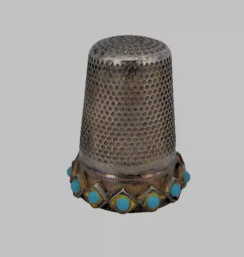 Alter Fingerhut mit kleinen Türkis-Perlen besetzt 800er Silber (99578)