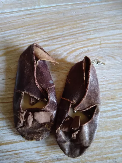 chaussures anciennes en cuir à l'ange pour poupée ancienne Jumeau Steiner