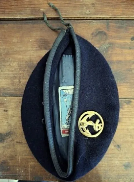 beret bleu marine Commando  avec son  insigne années 1970/80