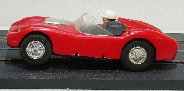 VOITURE CIRCUIT 24 Réf 8215 FERRARI TR 60 ROUGE