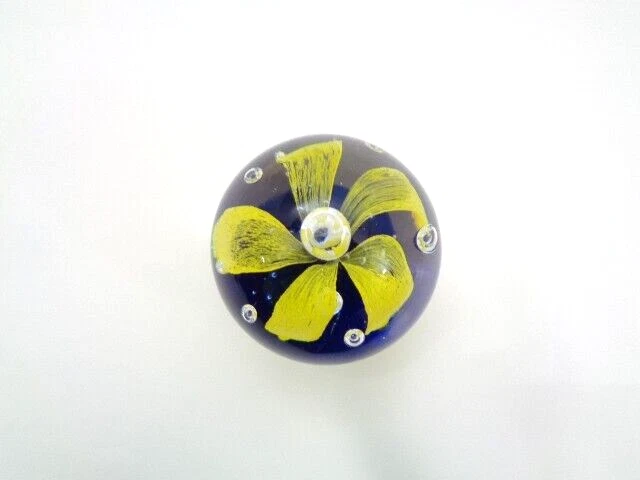 Globo de vidrio de cristales de la Quinta Avenida 3 1/2"" x 3 1/2"" flor amarilla decoración del hogar