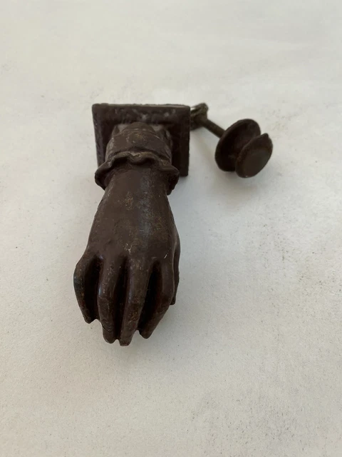 Ancien Heurtoir en fonte en forme de main pour porte