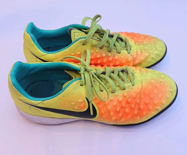SCARPE DA CALCIO Nike Magistax Astro Turf taglia 5 5 giallo