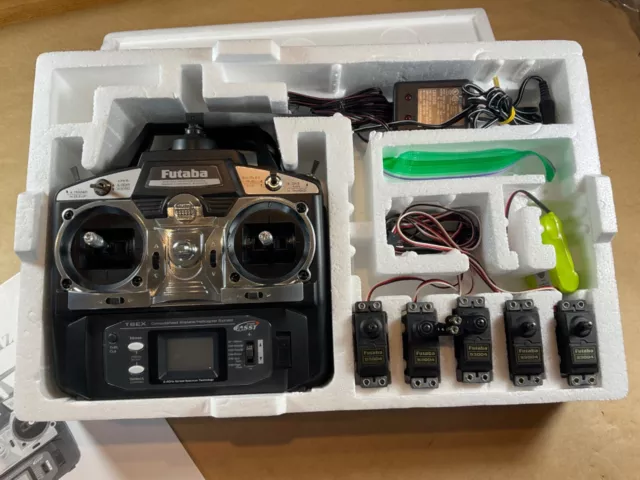 FUTABA Radio Control Console 6EX-2.4 GHz FASST With 5 Sevos FUTABA Radio Control Console 6EX-2.4 GHz FASST With 5 Sevos