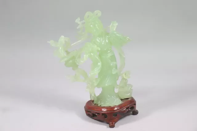 Guanyin Gottheit geschnitzte Jade Figur auf Holzsockel China (GE230)