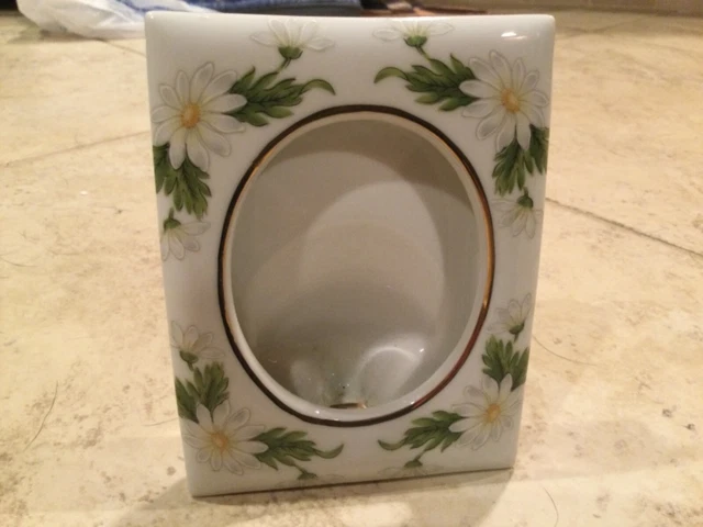 Gorgeous Vintage Porcelain Daisy Floral Picture Frame 5”X3 3/4”  MINT