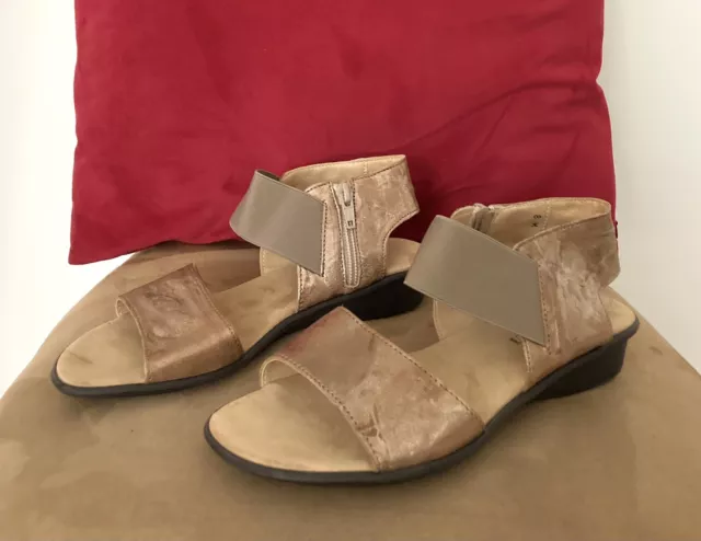 Sesto Meucci Beige Metallic Eirlys Slip-On Sandal Shoes Women’s Size 8 M