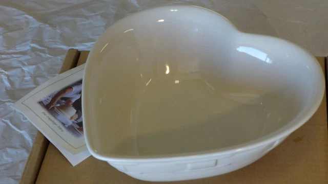 Longaberger 2008 Sweetheart Heirloom Ivory Woven Traditions Pottery Heart Bowl