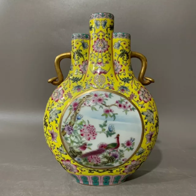 M Beautiful Chinese famille rose porcelain gilded vase