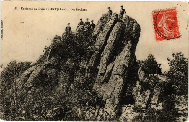 CPA Environs de DOMFRONT - Les rochers (195444)
