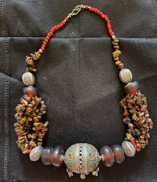 Authentic Moroccan Berber Necklace: Vintage Handcrafted Jewelry with African Art