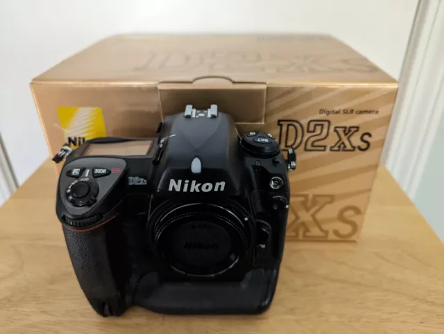 Nikon D2Xs 12.4MP Digital SLR Camera - Black (Body Only) - MINT w/ original box