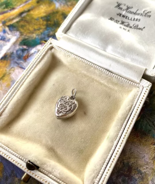 Pretty Small Vintage Solid Silver Puff Heart Engraved Charm ❤️ 13x10mm