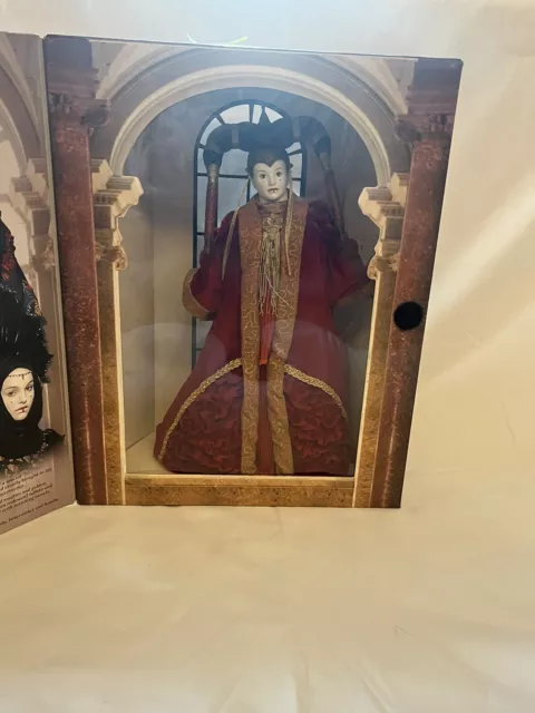 Hasbro Star Wars Queen Amidala Red Senate Gown Doll 1999 Action Figure