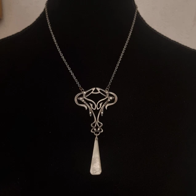 Pendentif Médaille Sportive Style Art Nouveau 1900 - Thème Jeux Olympiques Paris 2024 - Argenté
