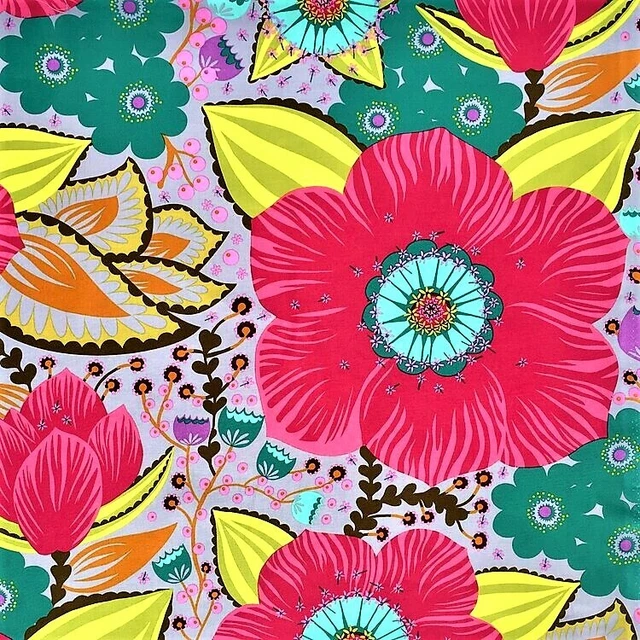 Hindsight Honorable Mention in Fuchsia by Anna Maria Horner , cotton fabric.