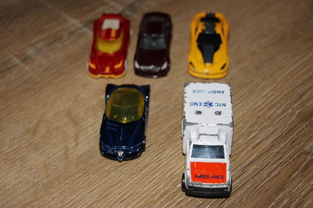 Bộ 5 xe mô hình MAJORETTE Volkswagen 5 Pieces Giftpack Bộ 5 xe mô hình MAJORETTE Volkswagen 5 Pieces Giftpack