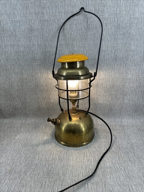 Lampada di olio antica fotografia stock. Immagine di struttura - 41983024