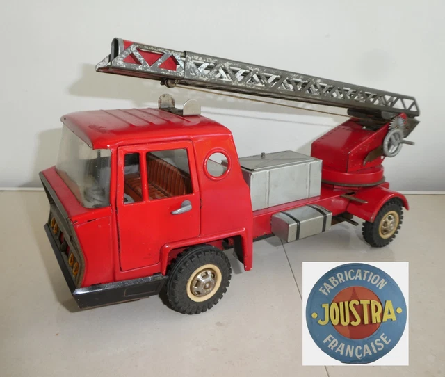 Jouet Ancien Joustra France - Camion De Pompier à Friction Et Garage - Tôle