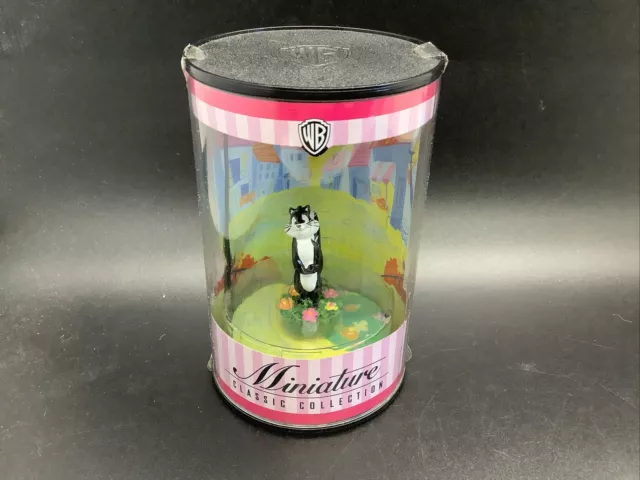 Warner Bros Miniature Classic Collection Figurine Skunk Pepe Le Pew Penelope