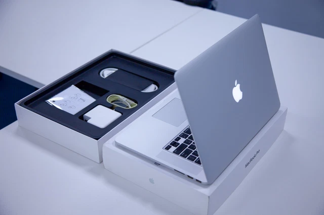 Apple MacBook Pro 15" 2.5GHz 3.7GHz 2TB/1TB SSD 16GB RAM 2015 AMD Radeon R9