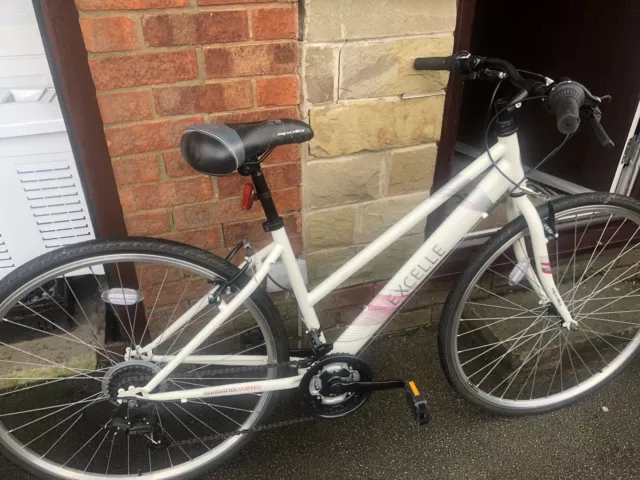 APOLLO EXCELLE WOMENS Hybrid 17 Bike . White Pink 10.00