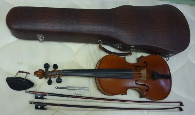 Ancien violon 4/4 copie de Stradivarius avec bel étui et archets