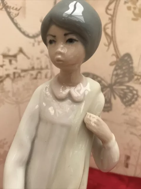 Beautiful Vintage  Casades *Nao Style* Spanish Porcelain Lady Figurine