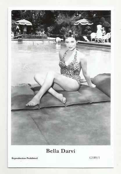 (Bx22) Bella Darvi Swiftsure Photo Postcard (G189/1) Filmstar  Pin Up Glamour