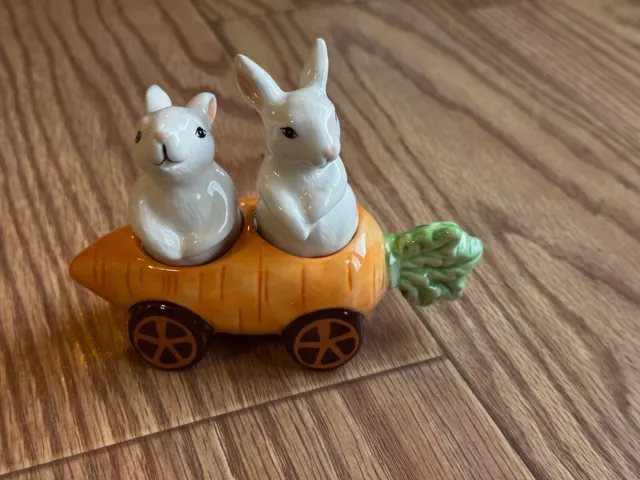 Cracker Barrel Salt And Pepper Shakers Bunny Rabbits In Carrot Car Spring Easter